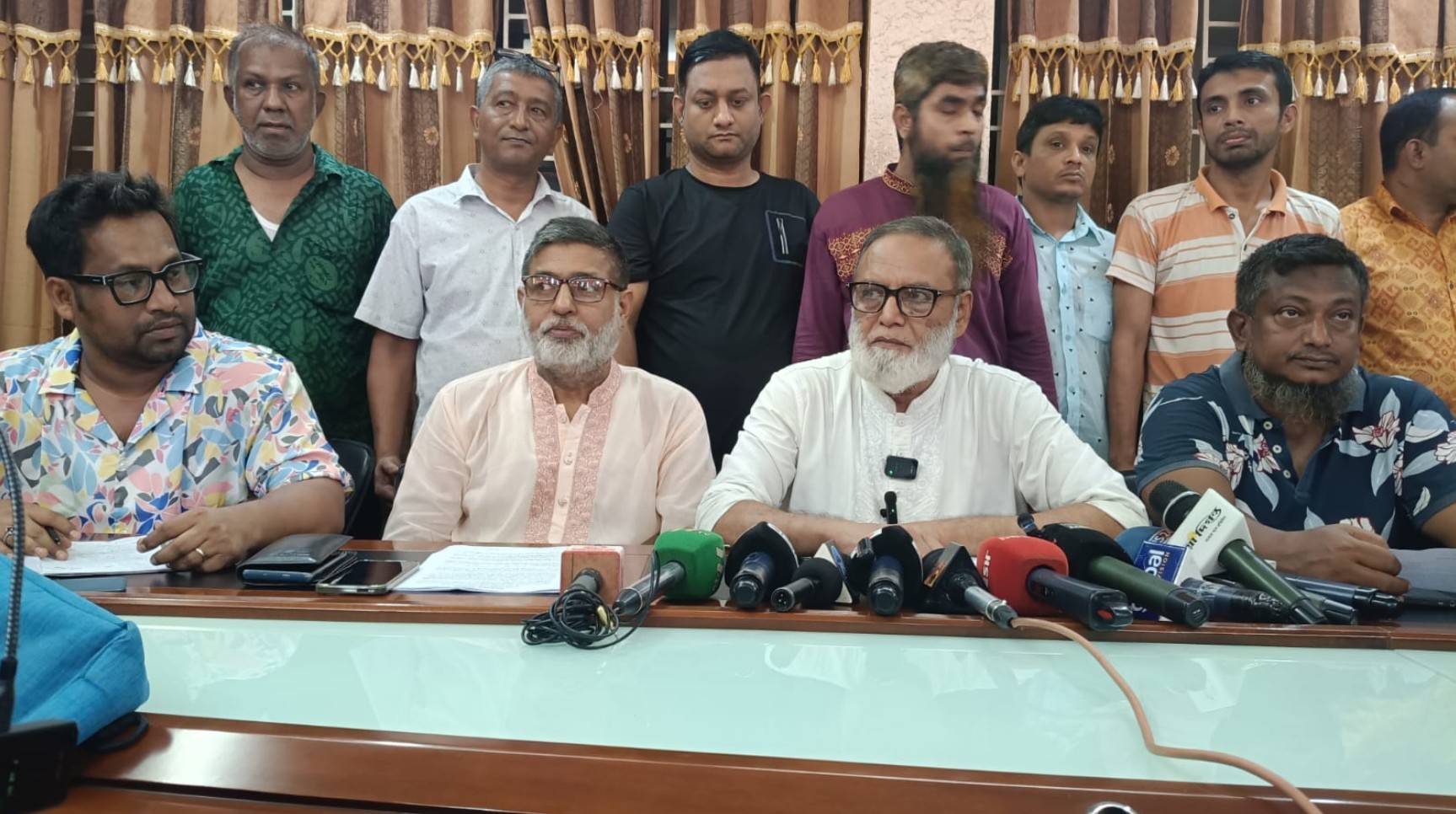কোটি টাকার বিনিময়ে আওয়ামী দোসরদের দিয়ে কুমিল্লা কেমিস্ট এন্ড ড্রাগিস্ট সমিতি কমিটি গঠন : মোরশেদুল হক খোকন